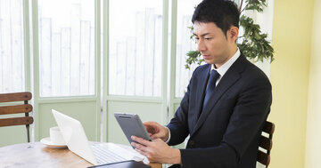 新人弁護士「年収100万でファミレスバイト掛け持ち」貧困の実態