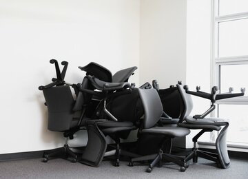 メガ解雇の時代到来か、AIは「隠れみの」