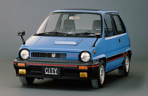 ホンダの小型EV「スーパーワン」はなぜ売れた？40年前の名車「シティターボII」のDNAを継ぐ強烈な加速感