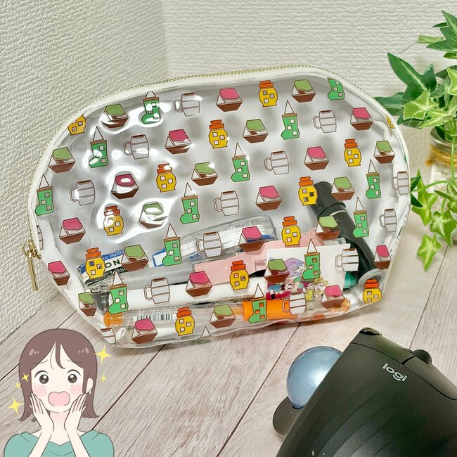 コメダ珈琲ファンが感動…!ドリンクのイラストが可愛い「クリアポーチ」カラフルで気分がアガるし、ガバッと開いて使いやすい!