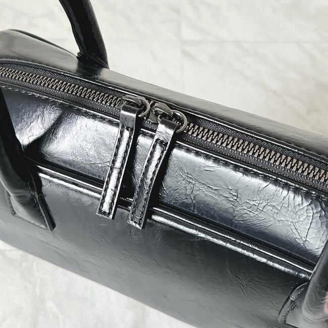 「かわいいと褒められました」GUの“高級感たっぷりバッグ”収納力すごいし、1年中使えてコスパもバッチリ！「50代でも使えます」「持ち歩きたいもの全て入る」