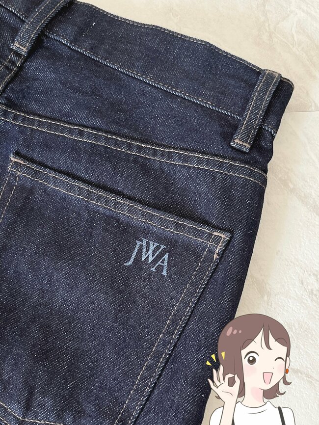 「色違いで2着購入しました」ユニクロの“脚長ジーンズ”脚がスラっと見えるから何着も欲しくなる!「ポッコリお腹が気にならない」「最近の一番のお気に入り」