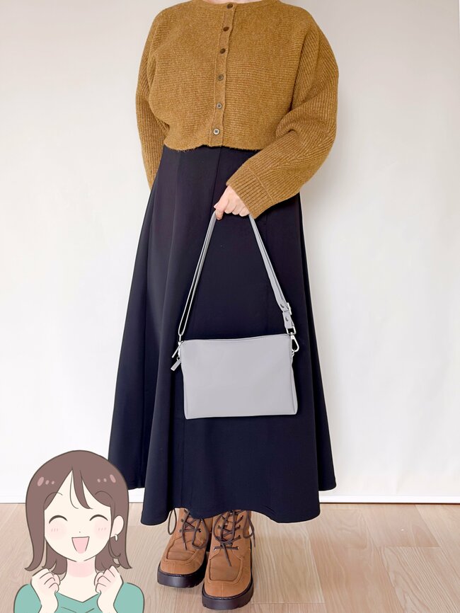 「重いカバンを使わなくなった」無印良品の“ミニバッグになるポーチ”が天才すぎる!「財布、携帯、キーケース入ります!」「整理しやすく使いやすい」