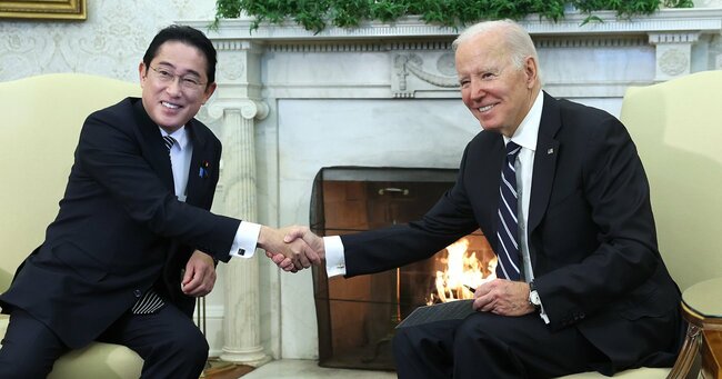 ホワイトハウスで会談したバイデン大統領と岸田文雄首相