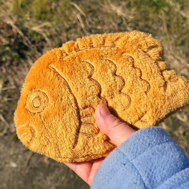 「再現度高すぎる」「つい衝動買い」キャンドゥの“たい焼きポーチ”が衝撃的なかわいさだった!「もう1個買ってこればよかった」