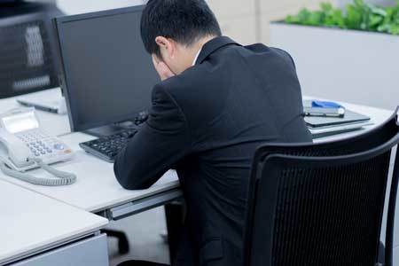 40代専門職が精神障害のリスクにさらされています