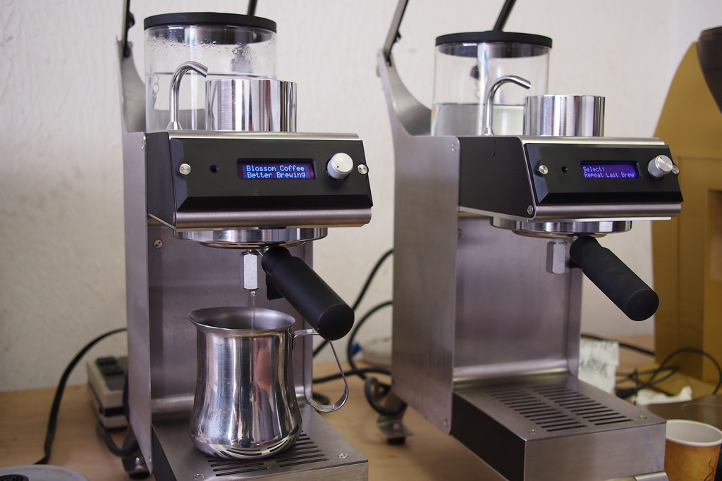 コーヒーメーカーは、20年進化していなかった。<br />2人のエンジニアが挑むコーヒーの味の革新