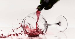 「申し訳ございませんでした」ワインが服にかかり店員が平謝り→妻も見直す大人な対応は？