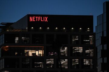 ネトフリ社用機CA、最高年収5000万円にも