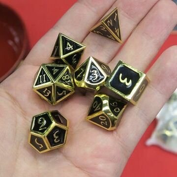 重くて高級感あり！ 安価な亜鉛合金製のメタルダイスセット