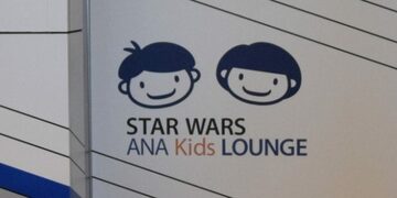 「スター・ウォーズ ANAキッズラウンジ」に潜入！羽田空港の国内線ターミナルにある子供用ラウンジは絵本やおもちゃが豊富なので、家族連れにおすすめ！