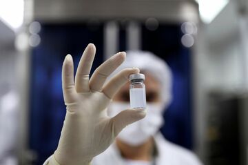 中国のコロナワクチン、有効性の信頼度に疑問　数値大幅引き下げ