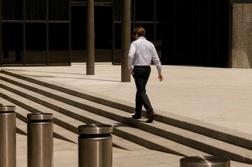 消えゆくホワイトカラーの雇用、AI導入広がる中