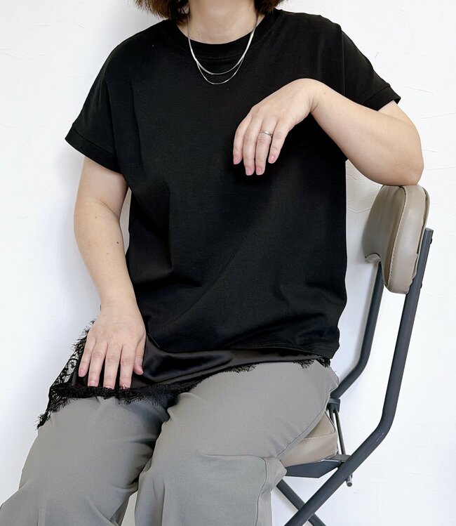 【しまむら】もう普通のTシャツに戻れない…!1089円の「お尻を隠せるトップス」見た目も着心地も理想すぎる!《購入レビュー》