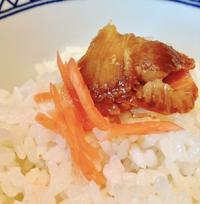 「大盛3杯食べちゃいました」吉野家の“肉と魚のダブル定食”ご飯おかわり無料なのが嬉しい！「おばあちゃんの味がする」「懐かしくて泣けてきた」《実食レビュー》