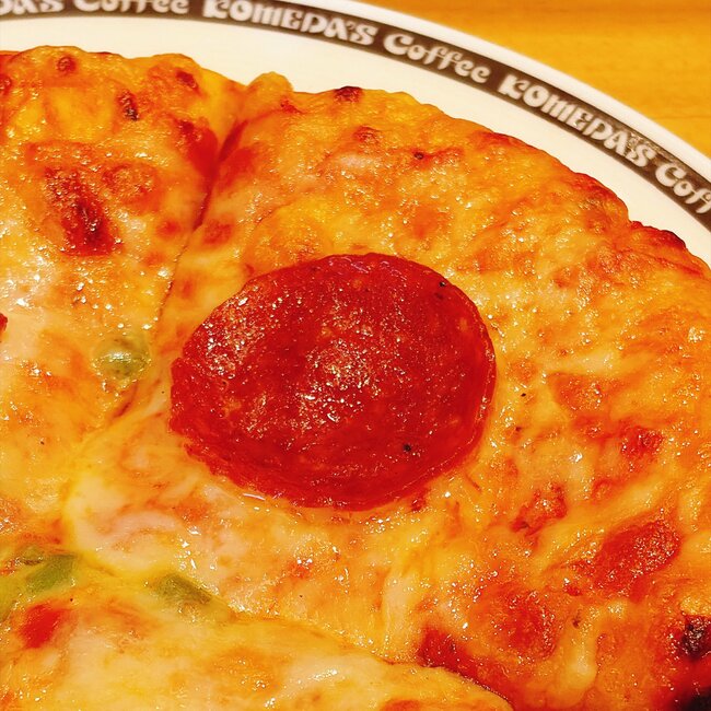 「チーズがアホみたいにのってる」コメダ珈琲の“昭和の喫茶店みたいなメニュー”毎日食べたいくらいウマい!「見た目以上の腹持ちの良さ」「専門店より好き」《実食レビュー》