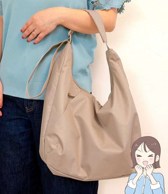 「リュックより使いやすい」無印良品の“財布が出しやすいバッグ”2WAYで使えて天才…！「外ポケットが快適」「軽くて肩に負担がかかりません」