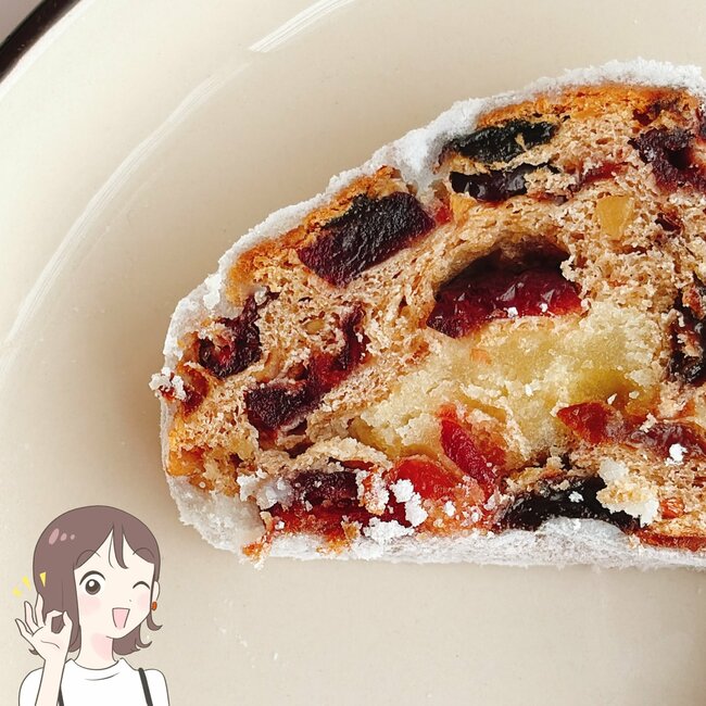 「4店目で発見」「買えてよかった」スタバで見つけたらラッキーな“ポーチ付きスイーツ”コスパよすぎてビックリする！「今年のポーチ特にかわいい」