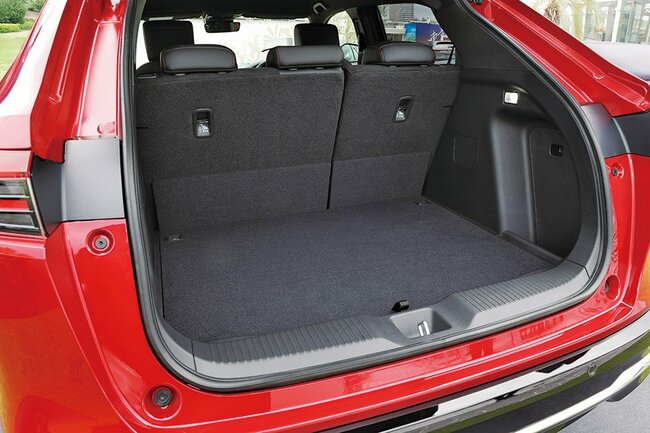 ホンダ・ヴェゼルRS、スポーツモデルが新登場！ベースモデルとの違いは？【試乗記】