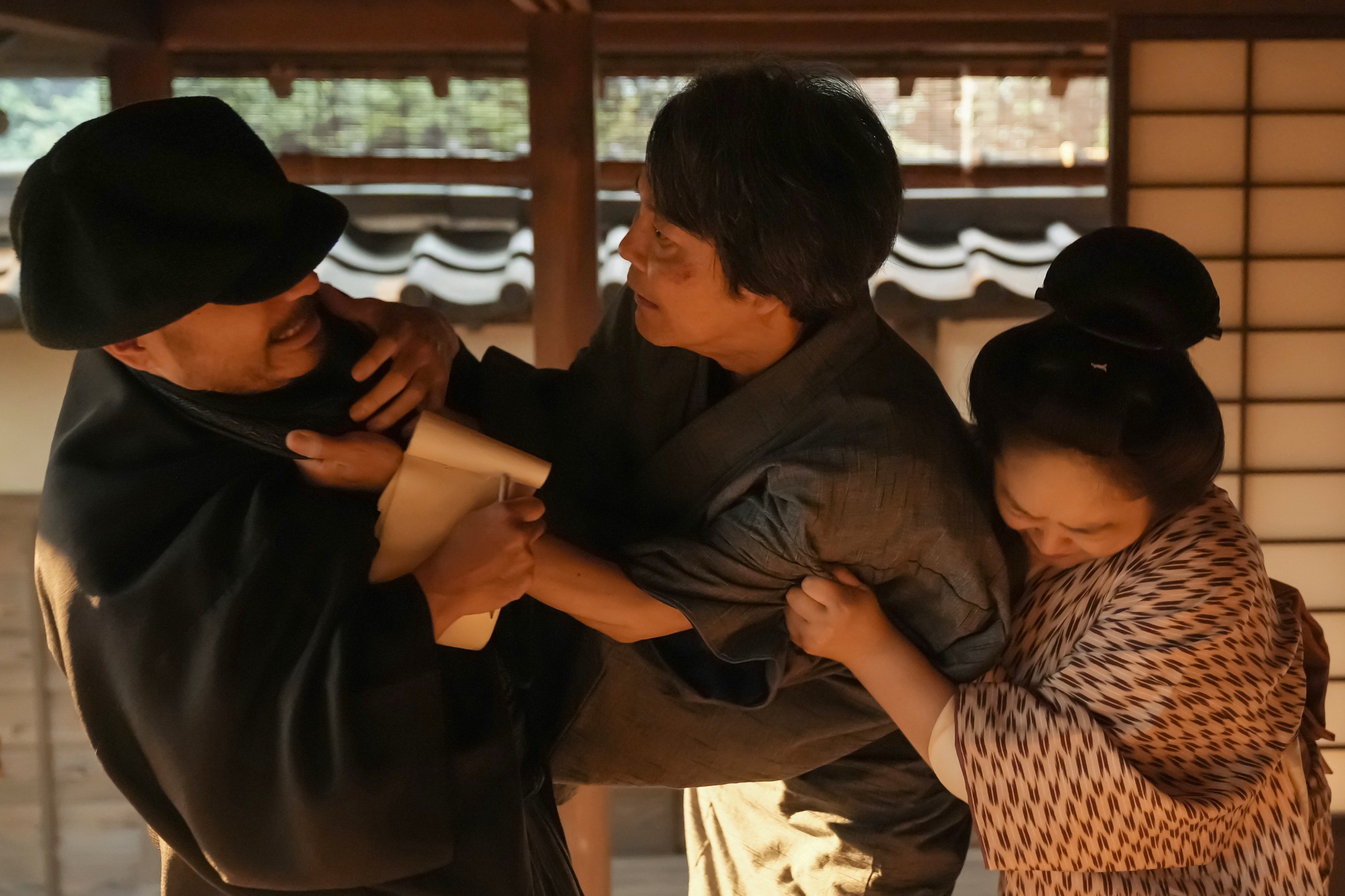 岩崎う大が投げ飛ばされスタジオがシーン…トミー・バストウ「怒りの演技」に緊張〈ばけばけ第87回〉