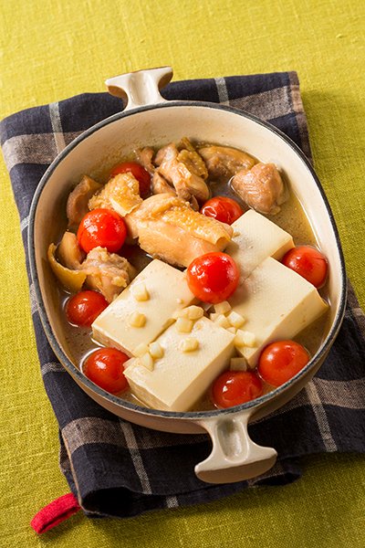 めっちゃオイシイ!<br />ジューシーな鶏肉に<br />ニンニクの旨味がからむ<br />すき焼き風「小鍋」レシピ!