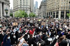 米の夜間外出禁止令、各地で強化　抗議デモ続く