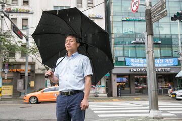 脱北者に届く不審な電話、北朝鮮の追跡能力に磨きも