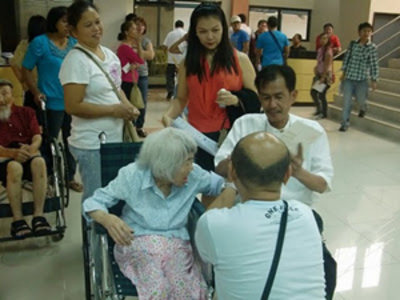 日本での介護に不安を抱いた息子と、フィリピン妻に連れられて……。99歳と89歳のフィリピン移住