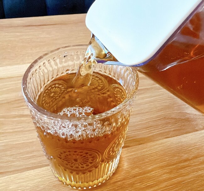 麦茶作りがめっちゃラクに…！カインズの“冷蔵庫の棚に置けるボトル”が洗いやすくて天才！「まさに探していた物」「2個目を買いに行きました」