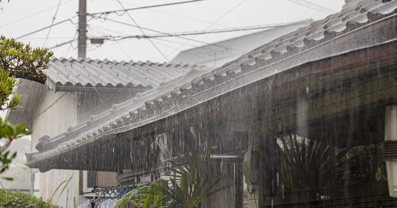 梅雨こそ要注意！雨漏りで家の価値が激減する「絶対NGな5つの行動」とは？【専門家が解説】