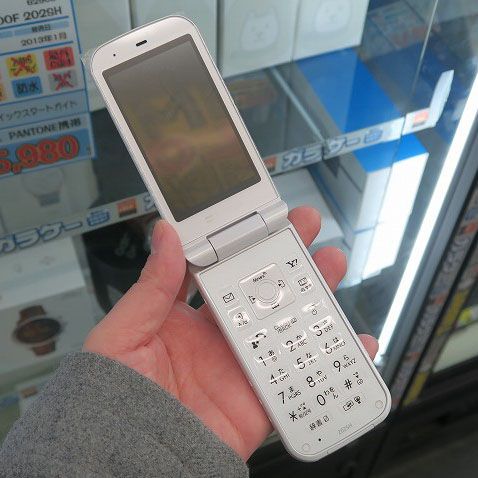 防水＆ワンセグ対応のソフトバンク未使用ガラケーが約6000円 | ASCII