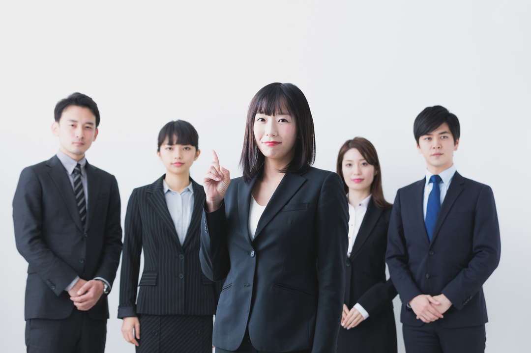 9codeで<br />数字を稼ぐ最強組織が<br />できる理由