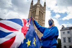 英EU離脱、新型コロナで状況一変