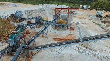 中国のEV電池原料が不足、メーカーに頭痛の種