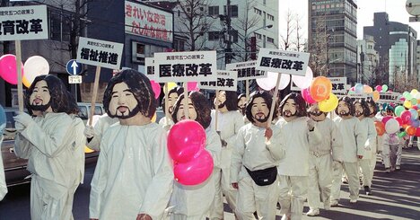 「オウムの子」だった40代の男性、妻子にもウソをつき続け…なごやかな空気を一変させた「別れ際の言葉」