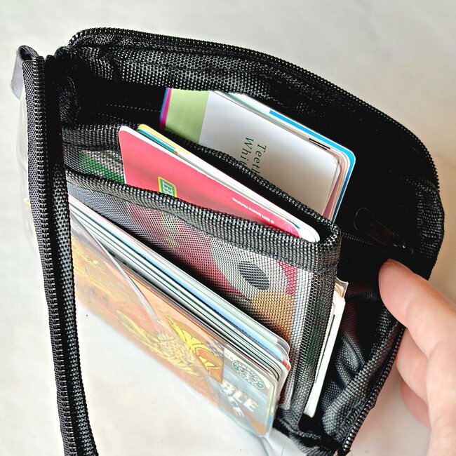 カードや診察券が40枚入った!3COINSの“ぺたんこ財布”ガバッと開くからお会計がスムーズ!「買って正解でした」「かさばらない大きさで使いやすい」《購入レビュー》