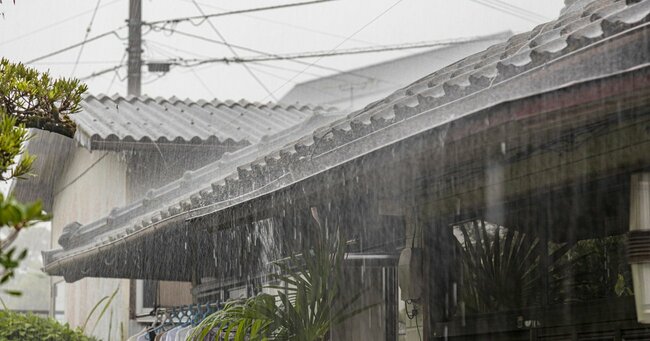 梅雨こそ要注意！雨漏りで家の価値が激減する「絶対NGな5つの行動」とは？【専門家が解説】