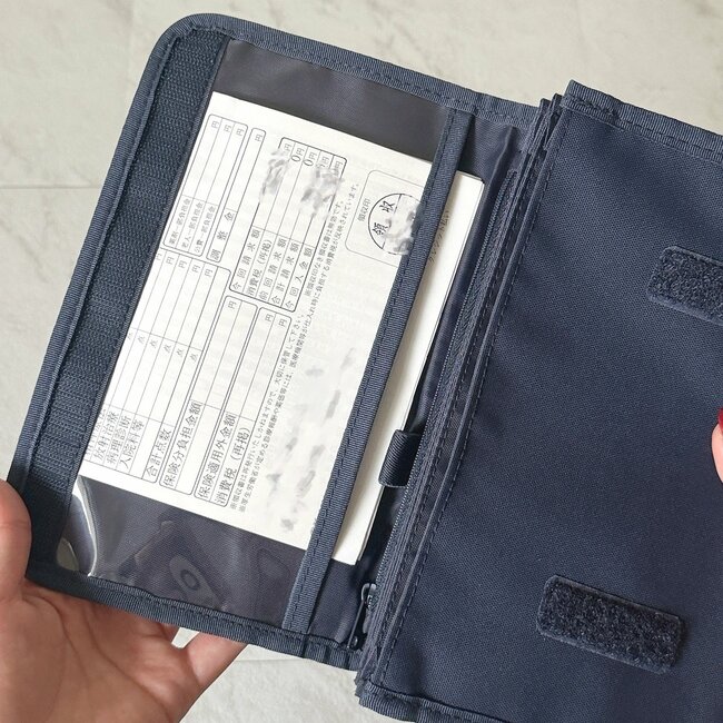 お薬手帳がピッタリ入る！無印良品の“ぺたんこケース”診察券が30枚も収納できて便利！「私の中ではヒット商品」「本当に買ってよかった」《購入レビュー》