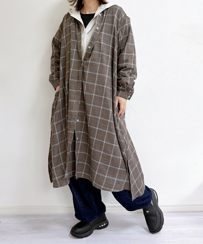 サッと羽織るだけで着痩せする…！ワークマンの「1590円パーカー」めっちゃ軽くて、パジャマみたい楽ちんなんです！《購入レビュー》