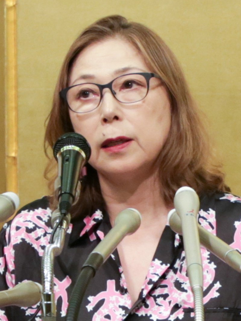 小説家の桐野夏生