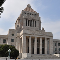 「決められない政治」を批判する前に――安倍政権半年の「決断なき政治」を振り返る