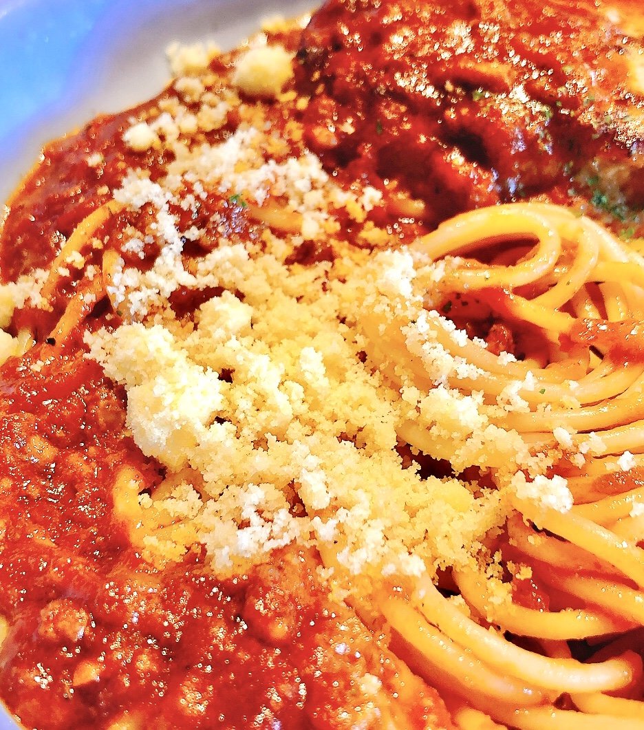 こりゃ何度もリピートしたくなるわ…！びっくりドンキーの“よくばりメニュー”2つのご馳走が楽しめて贅沢！「定期的に食べに行く」「びっくりドンキーで一番好き」