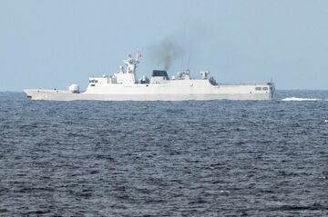 中国海軍、空母演習で活動範囲を拡大　「国際法に合致」と説明