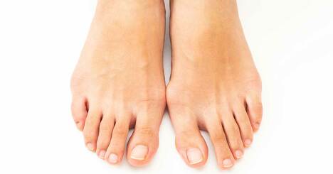 【太りやすい人】立っている時、足の親指だけが浮いていない？