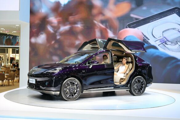 「日本車王国」崩壊のタイで中国EVが急拡大！「急速充電可で230万円」激安モデルに「超高性能」スポーツカーも
