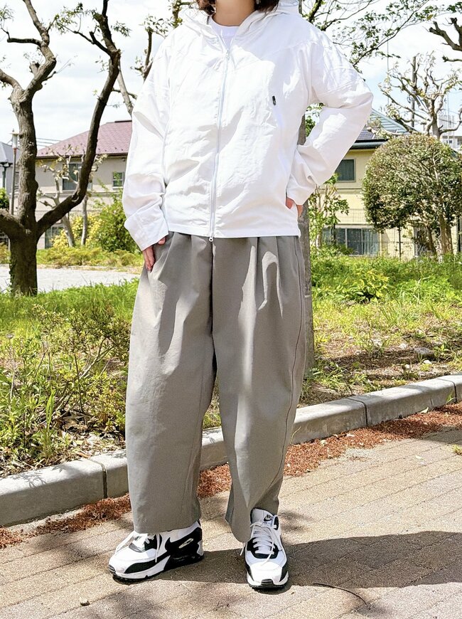 「着てた方が涼しい」「上半身だけ木陰にいるよう」ワークマンの“暑さ対策パーカー”涼しくなる工夫がいっぱいで感動！「驚くほど軽い」