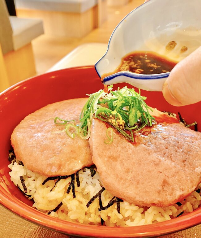 「すき家で最も好きなメニュー」「定期的に食べたくなる」2倍盛りの“よくばりメニュー”見た目のインパクトがスゴすぎる！「マジでこればかり食べてる」