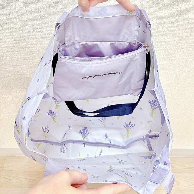 一瞬でトートバッグに大変身!アフタヌーンティーの「天才すぎるサコッシュ」2日分の荷物が入って便利!《購入レビュー》