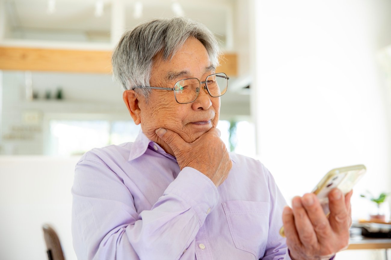 【高齢者は特に要注意！】「スマホは苦手」で止まっていると、生活が詰む‥‥‥という現実