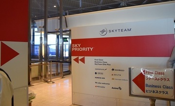 海外旅行のクレジットカード活用術【出発~帰国編】空港のVIPラウンジ利用や帰国時のハイヤーまで、カードの付帯特典を活用した海外旅行術を紹介!